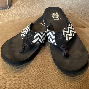 Yellow Box Flip Flops - size 8.5